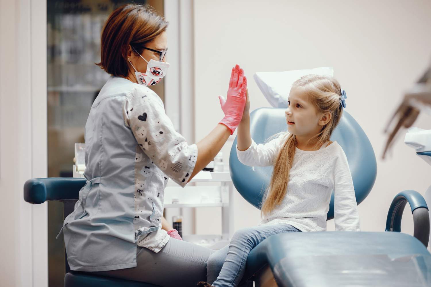 Odontopediatría: primera visita, caries en niños y hábitos que protegen la sonrisa