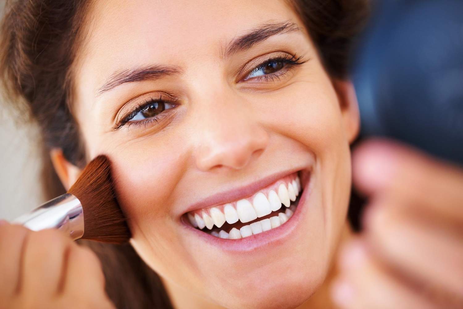 Estética dental: blanqueamiento, carillas y diseño de sonrisa — qué elegir según tu caso